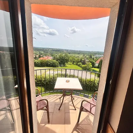 Daire Phoenix House *