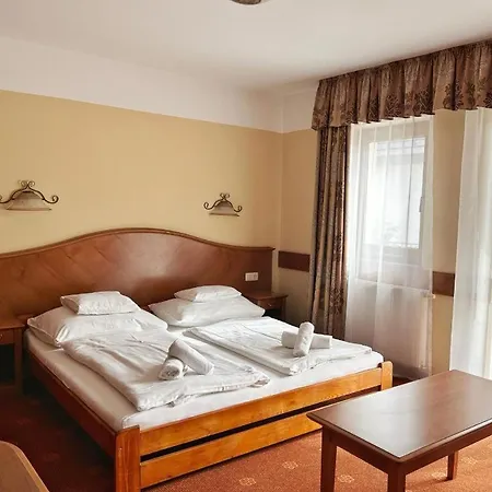 Phoenix Spa Apartman House *