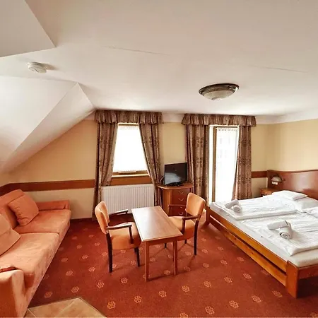 Phoenix Spa Apartman House *