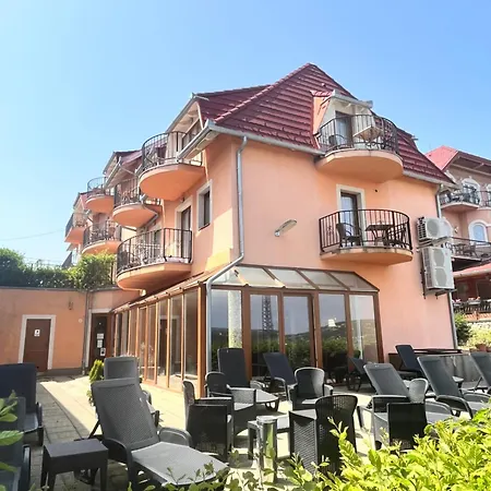 Daire Phoenix House *