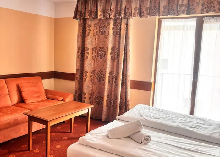 Phoenix House 公寓 *