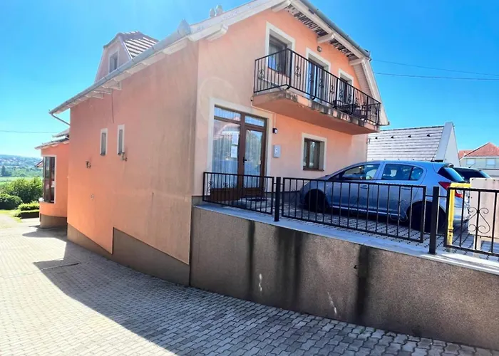 Phoenix House 公寓 *